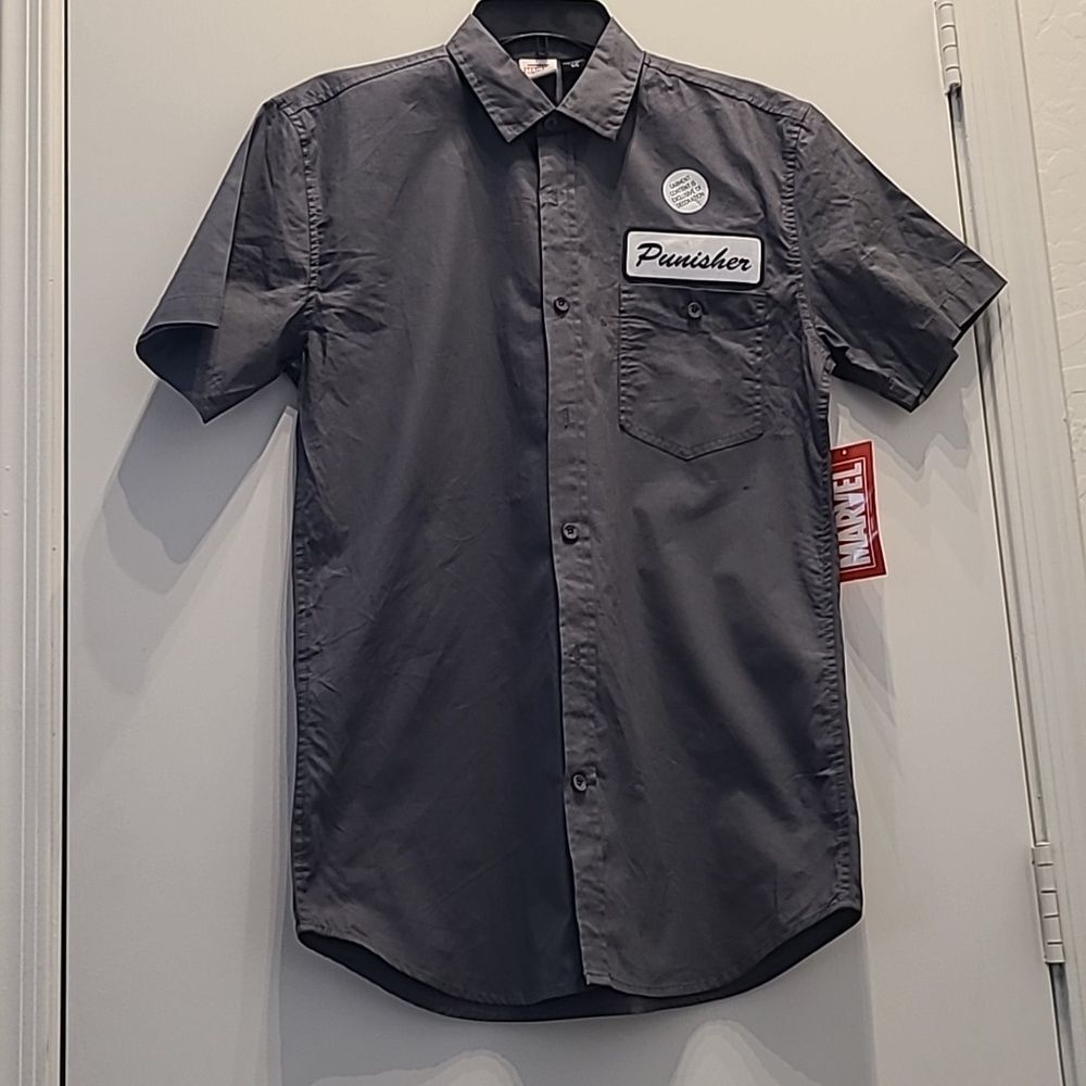 NWT Marvel's Punisher short sleeve button down  Sm